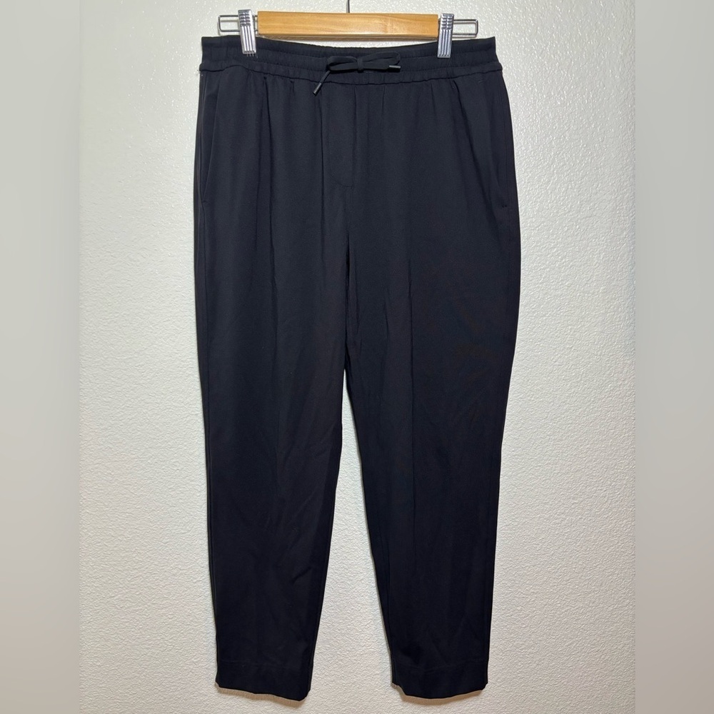 Lululemon Black Jogger Size Small | athleisure | casual | capsule wardrobe